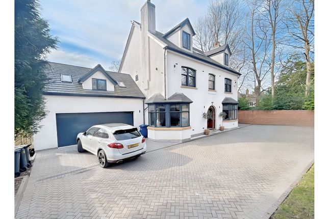 5 bed detached house
