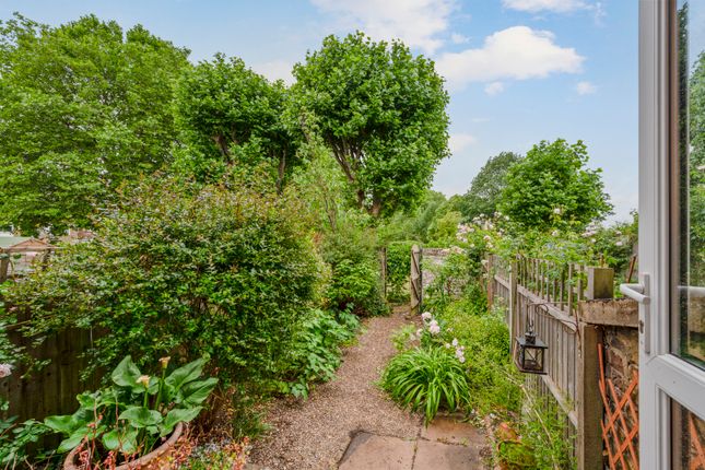 Panmuir Road, West Wimbledon SW20 2 bed maisonette for sale