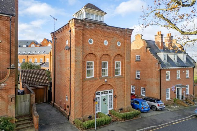 Vaughan Williams Way, Brentwood CM14 3 bed detached house for sale