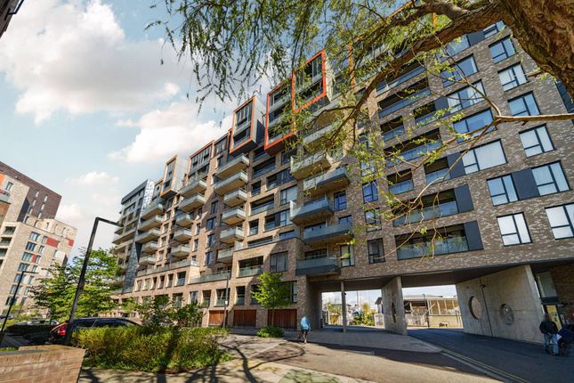 Hugero Point, Greenwich, London, SE10 2 bed flat for sale