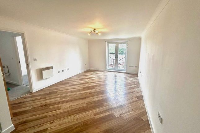 Ruislip Road East, Greenford... 2 bed apartment for sale