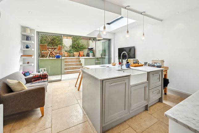 St. Peter's Terrace, Fulham, London SW6 4 bed terraced house for sale