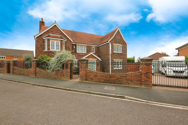 5 bed detached house