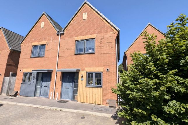 Badger Place, Bordon GU35 2 bed semi
