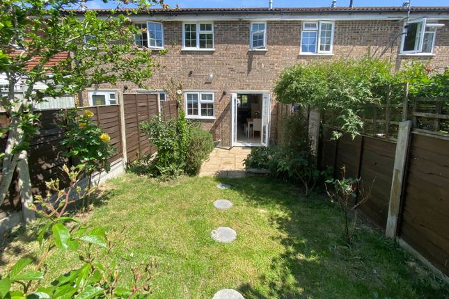 Hill View, Ashford TN24 2 bed terraced house for sale