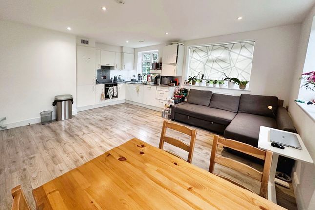 Hale Lane, Edgware, HA8 2 bed flat for sale