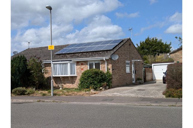 2 bedroom semi-detached bungalow for sale