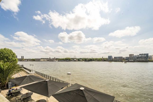 St. Davids Square, London E14 3 bed flat for sale