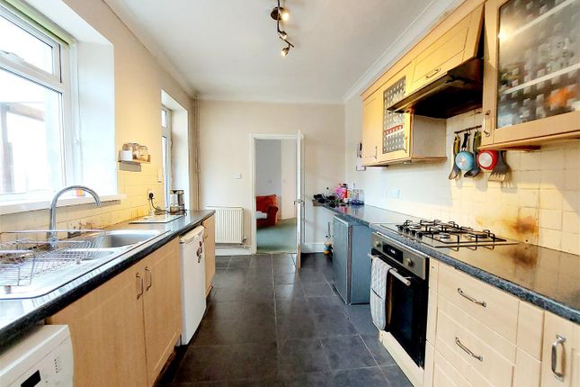 3 bed end terrace house