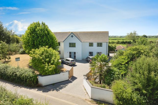 6 bedroom detached house for sale