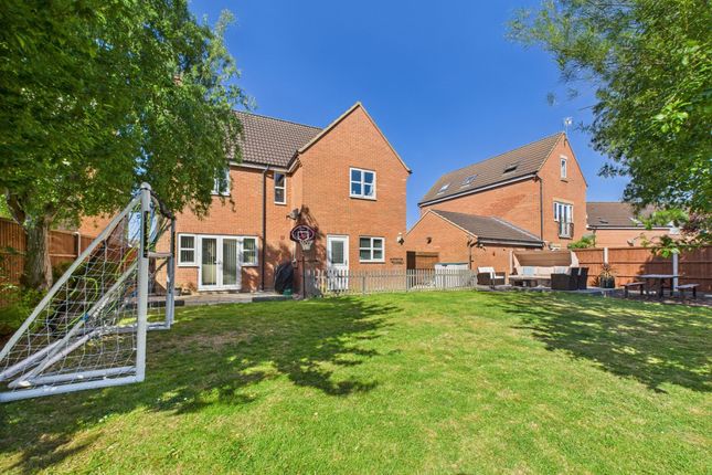 Shackleton Way, Yaxley, PE7 4 bed detached house for sale