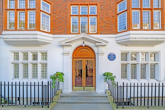 Queen Square, London WC1N 1 bed flat for sale