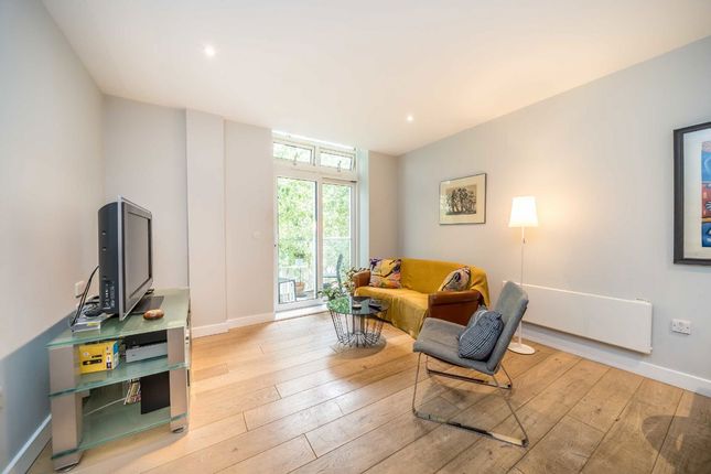 Bromyard Avenue, London W3 3 bed flat for sale