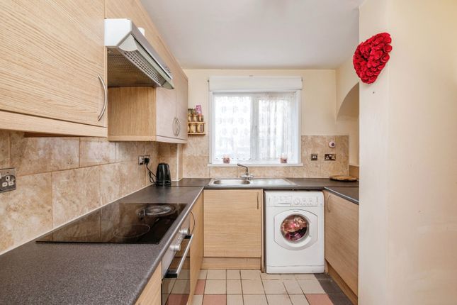 1 bedroom ground floor flat for sale