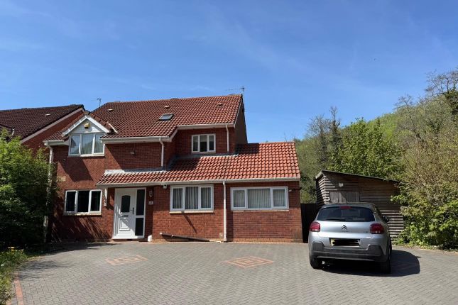 4 bed detached house