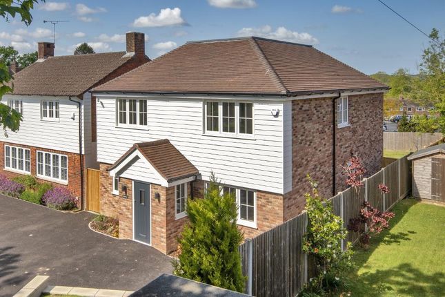 Queens Road, Hawkhurst, Kent, TN18 4HQ 4 bed detached house for sale