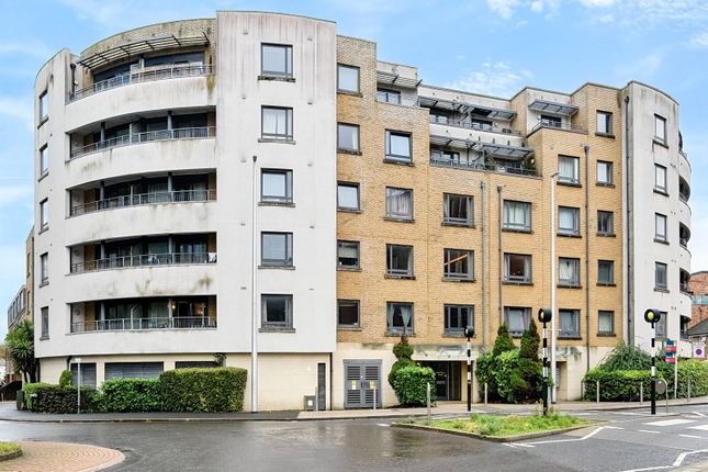Stanley Road, Woking, GU21 2 bed flat for sale