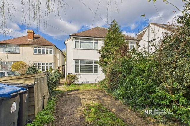 Fullers Way South, Chessington... 2 bed semi