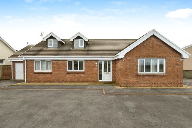 5 bed detached house