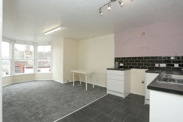 High Street, Ramsgate, CT11 2 bed flat for sale