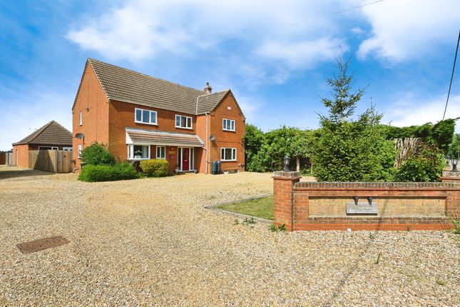 5 bed detached house