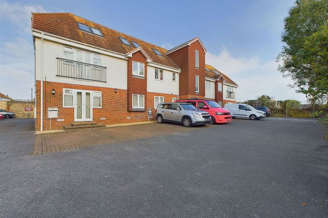 Penhill Mews, Lancing, BN15 8HB 2 bed flat for sale