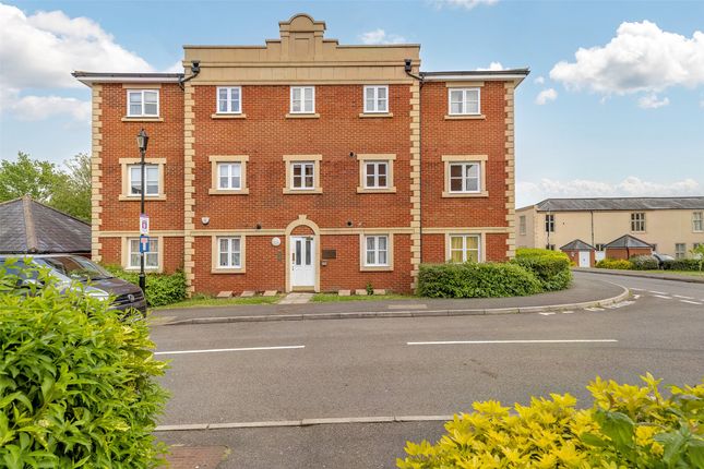 Cambridge Square, Redhill, Surrey, RH1 2 bed flat for sale