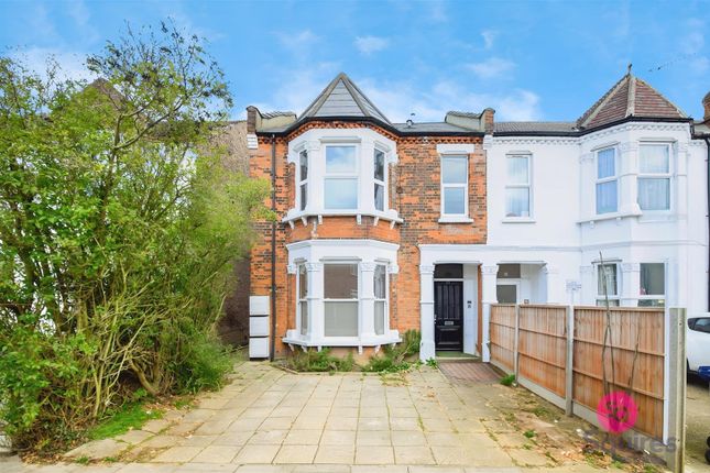 3 bedroom flat for sale