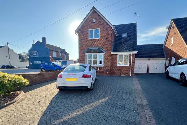 Green Lane, Kingswinford, DY6 7QH 3 bed link detached house for sale