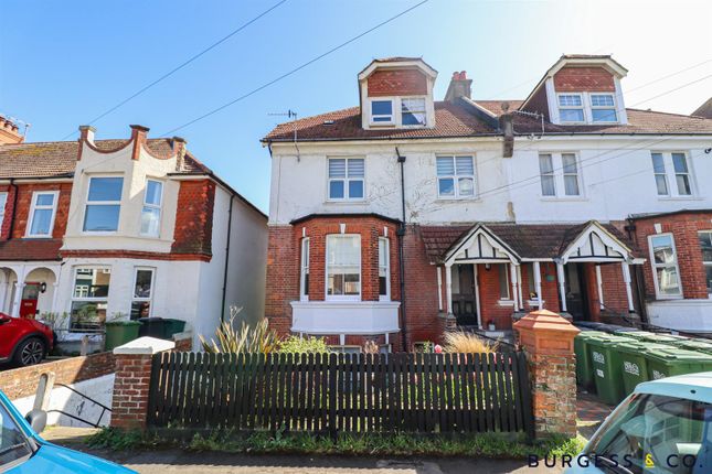 3 bedroom flat for sale