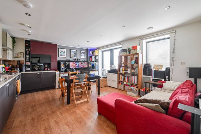 18 Polydamas Close, London E3 2 bed flat for sale