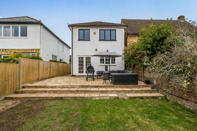 Shepperton,  Surrey,  TW17 3 bed detached house for sale
