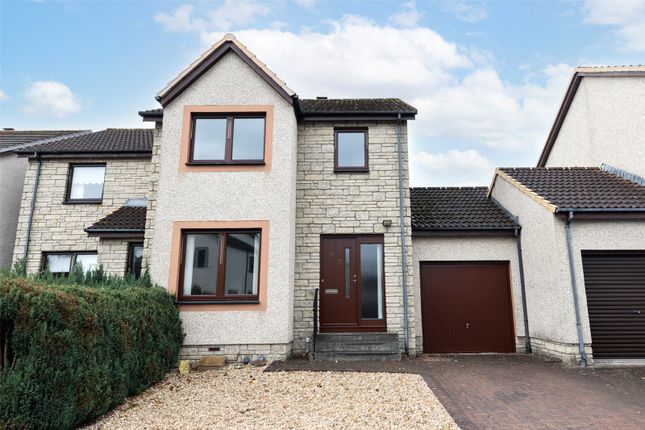 3 bed link detached house