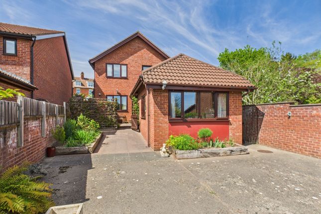 4 bed detached house