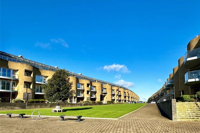 Almansa Way, Lymington, Hampshire, SO41 2 bed apartment for sale