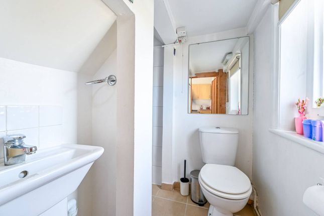 Tottenham Lane, Crouch End, London, N8 Studio for sale