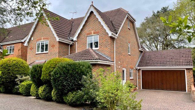 5 bed detached house