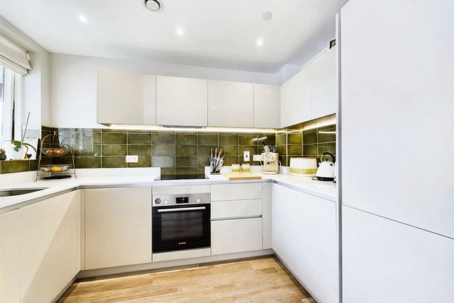 Montmorency Gardens, London, N11 1 bed apartment for sale