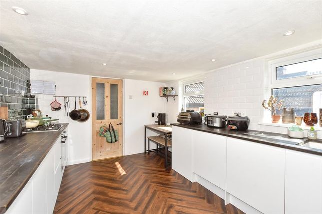 St. John's Church Road, Folkestone, Kent 2 bed apartment for sale