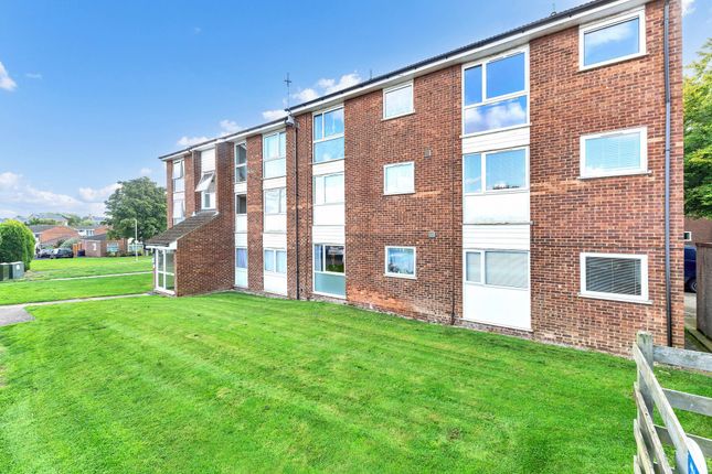 Yeats Close, Royston SG8 2 bed apartment for sale