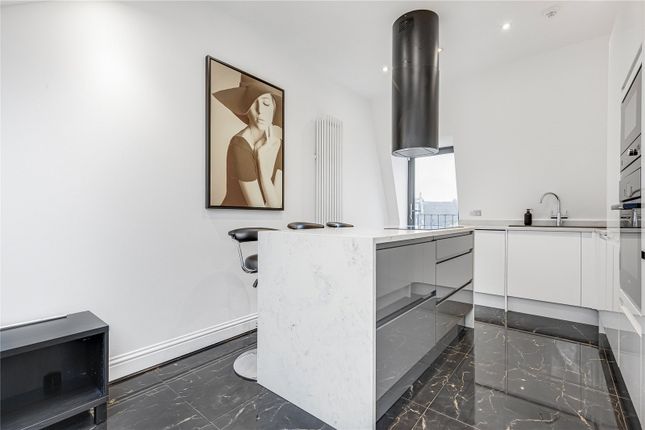 Wandsworth Bridge Road, Fulham... 3 bed flat for sale