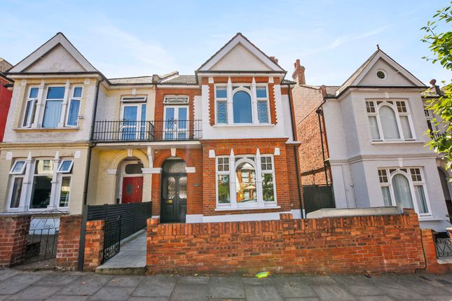 5 bed detached house