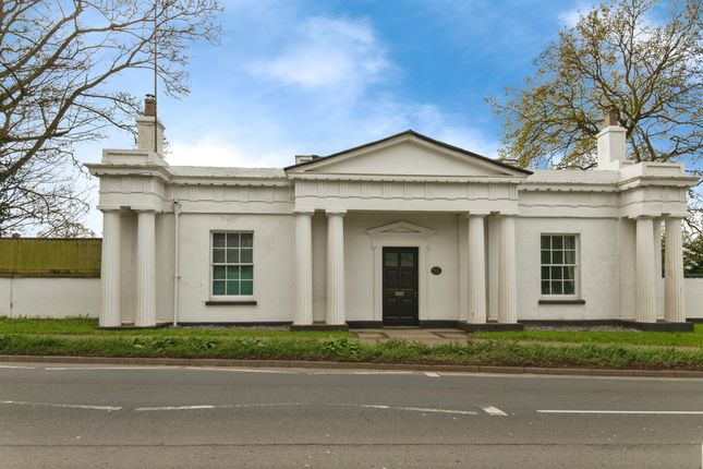 2 bed detached bungalow
