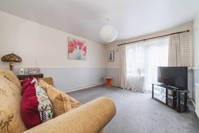 South Island Place, Stockwell 2 bed flat for sale