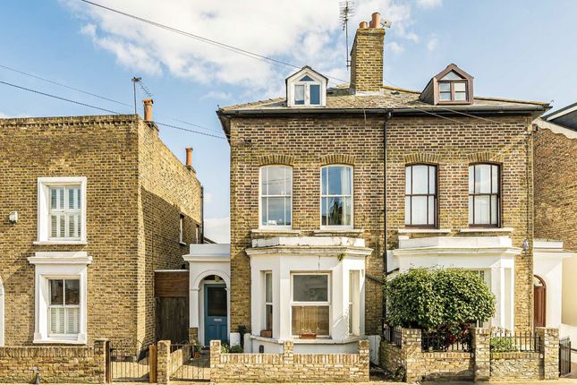 Queens Road, Teddington TW11 1 bed flat for sale