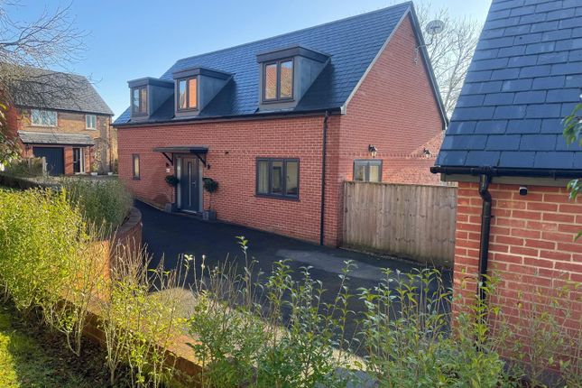 3 bed detached house