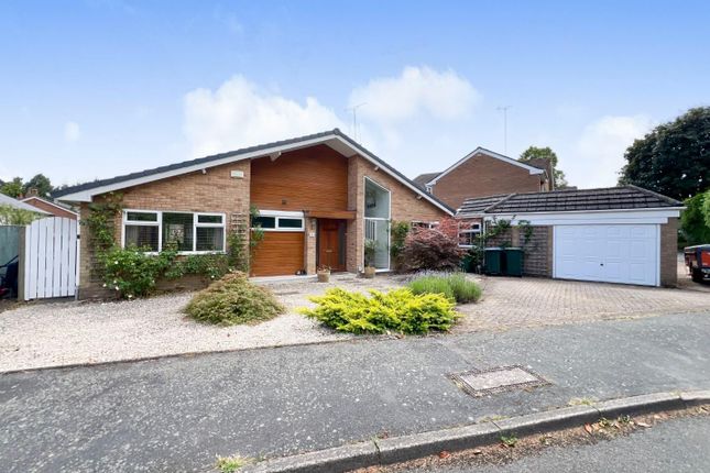 Pinewood Grove, Earlsdon, Coventry, CV5 3 bed detached bungalow for sale