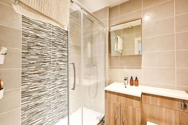 Longridge Road, Earls Court, London, SW5 1 bed flat for sale