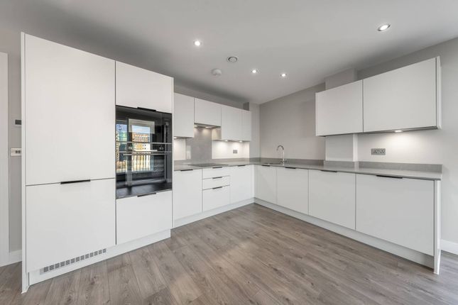 Junction Court, Watford, WD17 2 bed flat for sale