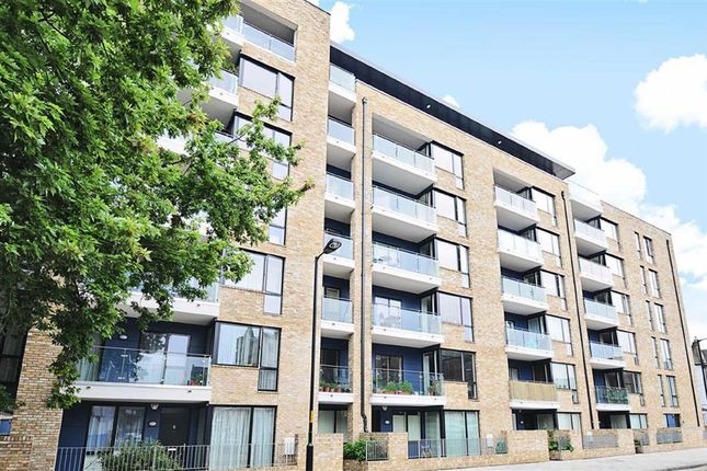 Boyson Road, London SE17 3 bed flat for sale